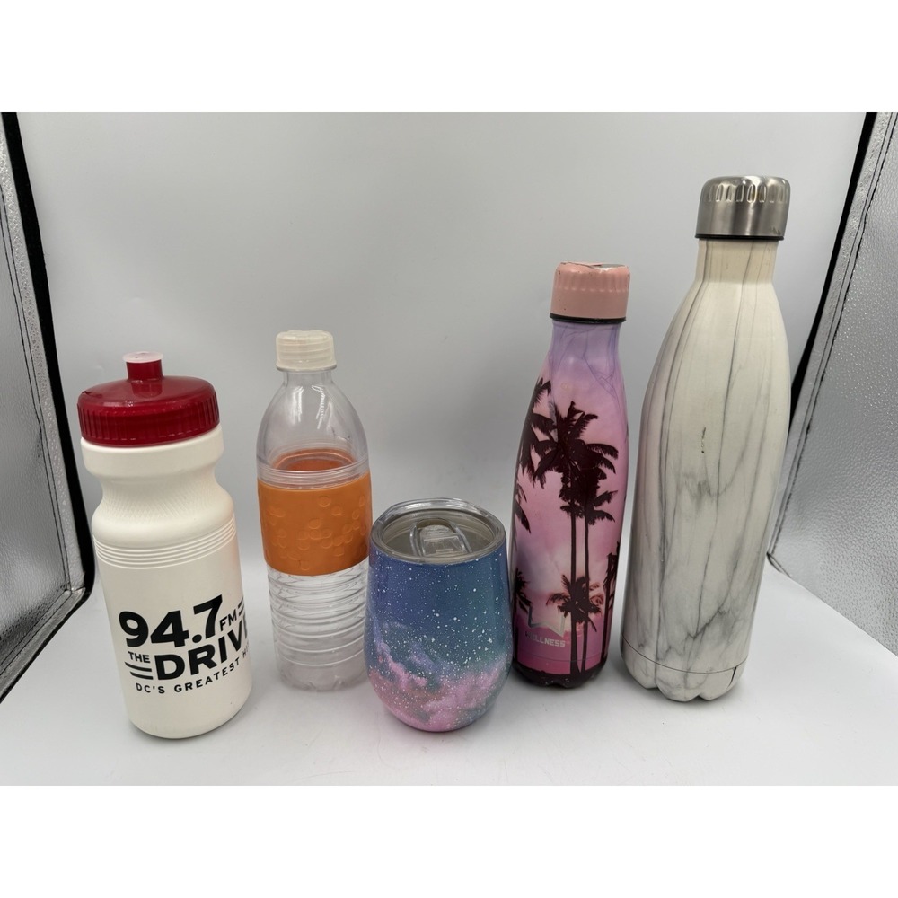 Lot Of 5 Reusable Plastic Water Bottles Screw-On Lid Hot & Cold